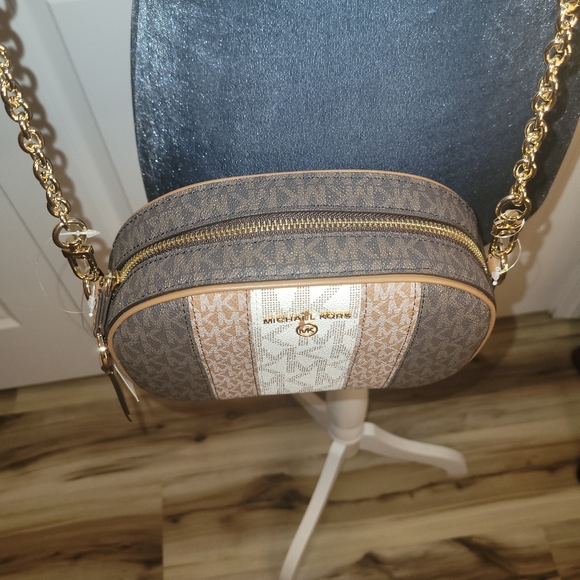 NWT Michael Kors Monogram Carmera Crossbody Bag - Picture 4 of 12